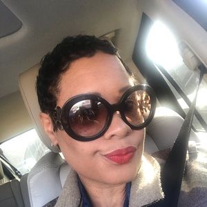 Meet your Posher, Monique
